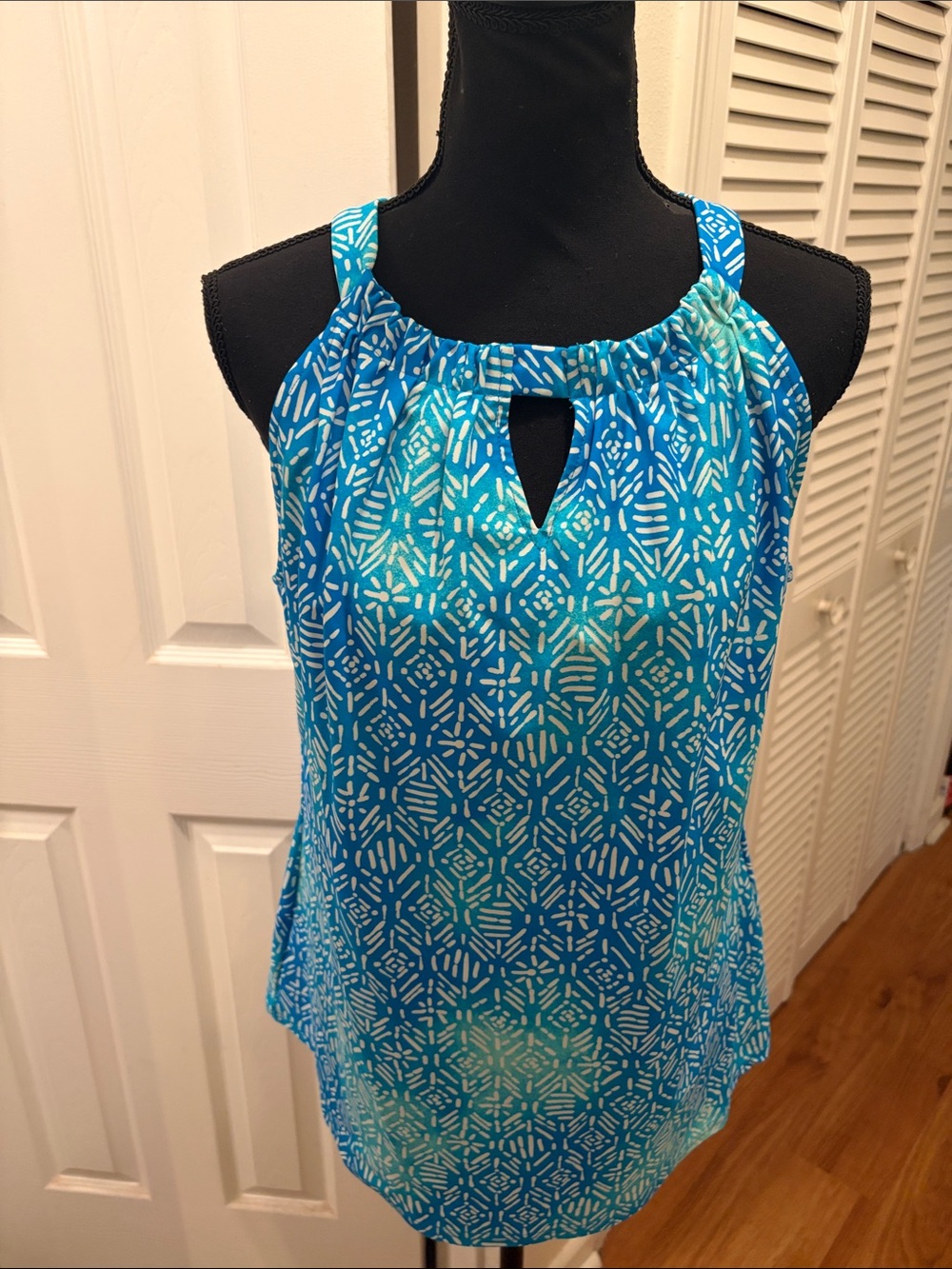 Aryeh Star Keyhole Sleeveless Halter Neck Women’s Top